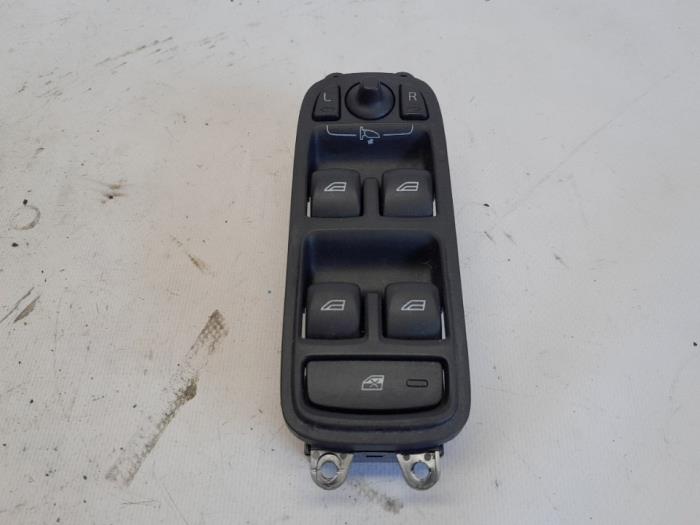 Usados Interruptor de ventanilla eléctrica Volvo XC60 I (DZ) 2.0 D3 16V Precio € 105,00 Norma de margen ofrecido por Reclycar De Boer BV