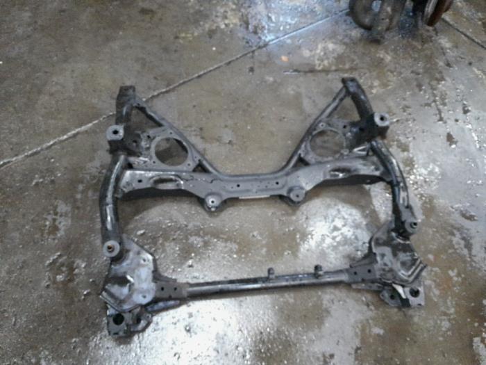 Usados Subchasis BMW 1 serie (F20) 116i 1.6 16V Precio € 52,50 Norma de margen ofrecido por Reclycar De Boer BV
