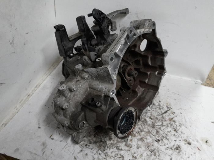 Used Gearbox Volkswagen Polo IV (9N1/2/3) 1.2 Price € 262,50 Margin scheme offered by Reclycar De Boer BV
