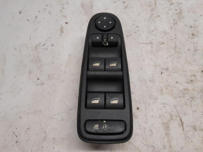 Usados Interruptor de ventanilla eléctrica Citroen C4 Grand Picasso (UA) 1.6 16V THP Sensodrive,GT THP Precio € 36,75 Norma de margen ofrecido por Reclycar De Boer BV