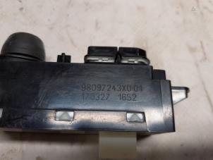 Commande ordinateur de bord d'un Peugeot 208 I (CA/CC/CK/CL) 1.2 Vti 12V PureTech 82 2017