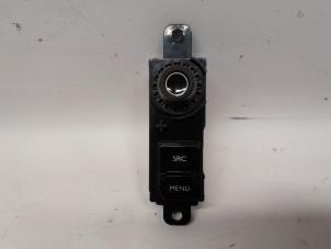 Commande ordinateur de bord d'un Peugeot 208 I (CA/CC/CK/CL) 1.2 Vti 12V PureTech 82 2017