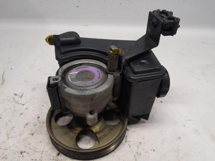 Usagé Pompe de direction Peugeot 206 (2A/C/H/J/S) 1.4 XR,XS,XT,Gentry Prix € 36,75 Règlement à la marge proposé par Reclycar De Boer BV
