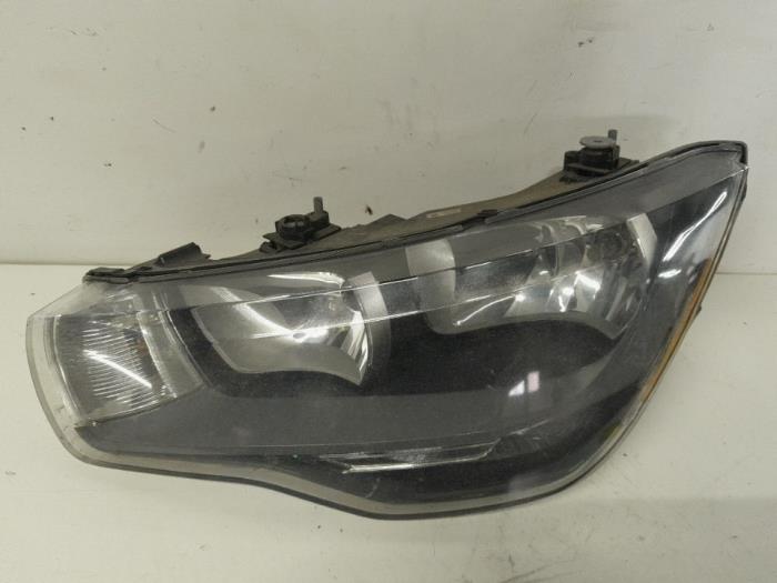 Używane Reflektor lewy Audi A1 (8X1/8XK) 1.2 TFSI Cena € 210,00 Procedura marży oferowane przez Reclycar De Boer BV