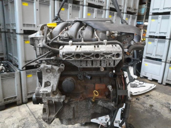 Used Engine Renault Clio II (BB/CB) 1.4 16V Price € 315,00 Margin scheme offered by Reclycar De Boer BV