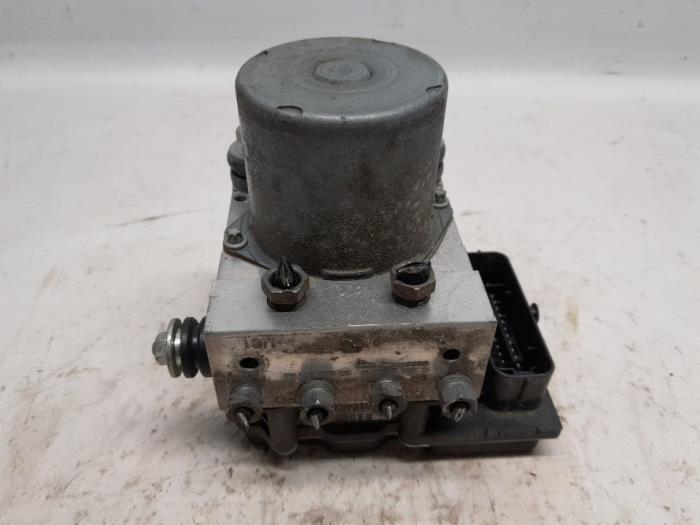 Usagé Pompe ABS Peugeot 308 CC (4B) 2.0 HDiF 16V Prix € 90,30 Règlement à la marge proposé par Reclycar De Boer BV