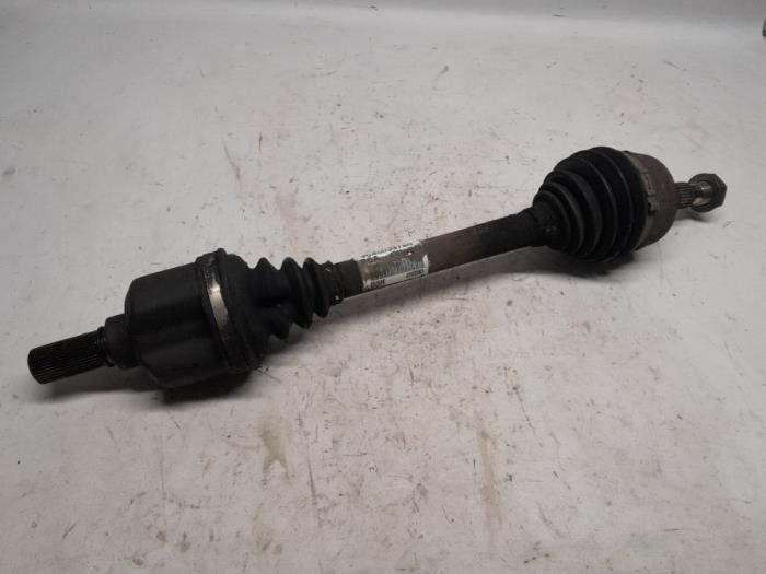 Gebrauchte Antriebswelle links vorne Peugeot 308 CC (4B) 2.0 HDiF 16V Preis € 47,25 Margenregelung angeboten von Reclycar De Boer BV