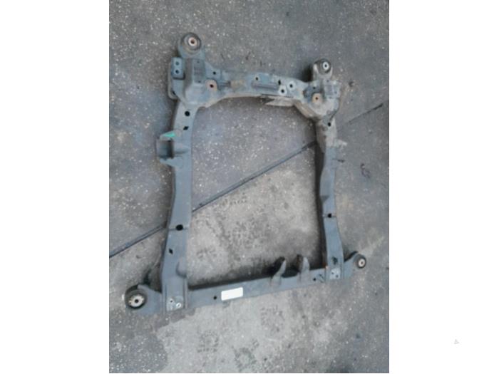 Usados Subchasis Opel Astra J Sports Tourer (PD8/PE8/PF8) 1.4 16V ecoFLEX Precio € 52,50 Norma de margen ofrecido por Reclycar De Boer BV