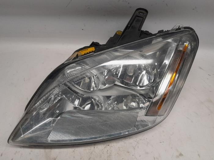 Używane Reflektor lewy Ford Focus C-Max 1.6 16V Cena € 52,50 Procedura marży oferowane przez Reclycar De Boer BV