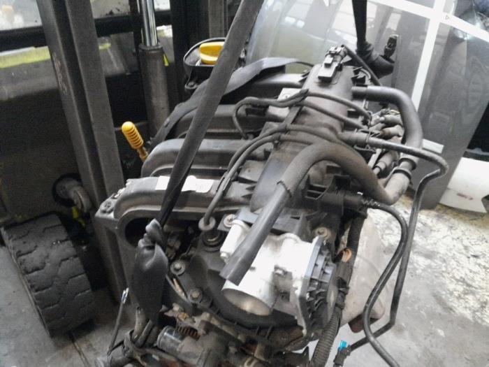 Motor van een Renault Twingo II (CN) 1.2 16V 2009