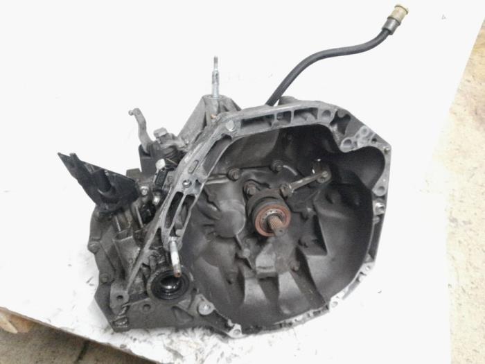 Gebrauchte Getriebe Renault Clio III (BR/CR) 1.6 16V Preis € 262,50 Margenregelung angeboten von Reclycar De Boer BV