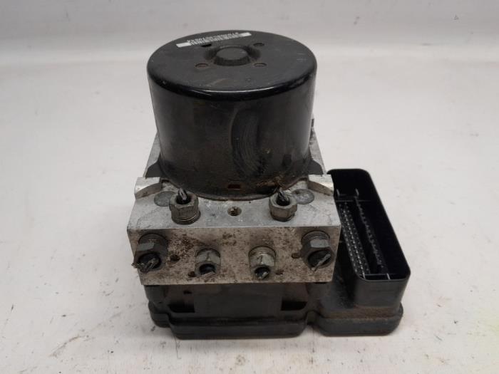 Used ABS pump Ford C-Max (DXA) 2.0 TDCi 16V 115 Price € 68,25 Margin scheme offered by Reclycar De Boer BV