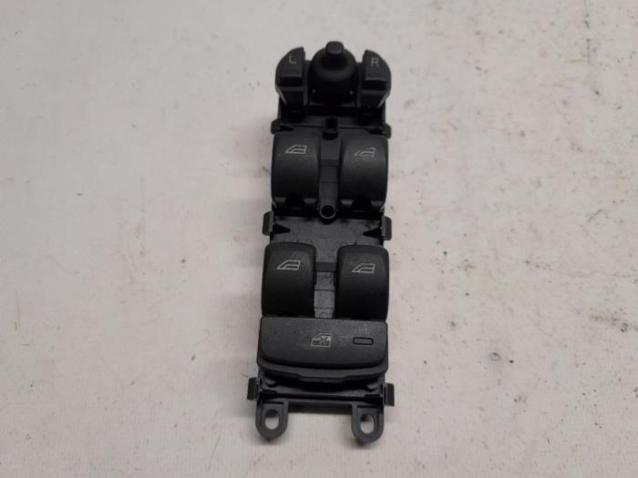 Usados Interruptor de ventanilla eléctrica Volvo V70 (BW) 2.0 T 16V Precio € 52,50 Norma de margen ofrecido por Reclycar De Boer BV