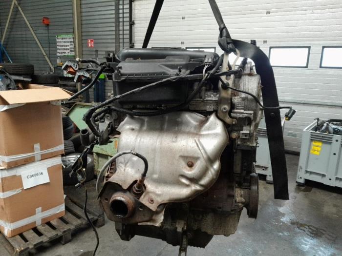 Used Engine Renault Clio III (BR/CR) 1.6 16V Price € 525,00 Margin scheme offered by Reclycar De Boer BV