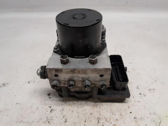 Begagnade ABS-pump Volkswagen Polo V (6R) 1.2 TDI 12V BlueMotion Pris € 32,55 Marginaltabell erbjuds av Reclycar De Boer BV
