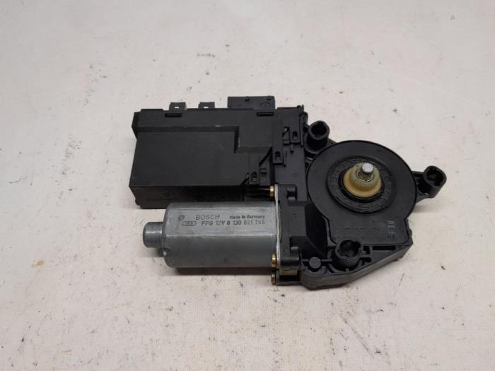 Usados Motor de ventanilla de puerta Peugeot 307 CC (3B) 2.0 16V Precio € 78,75 Norma de margen ofrecido por Reclycar De Boer BV