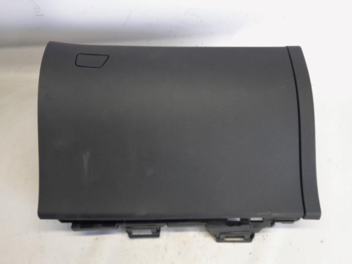 Begagnade Handskfack Volvo S60 I (RS/HV) 2.4 20V 170 Pris € 42,00 Marginaltabell erbjuds av Reclycar De Boer BV