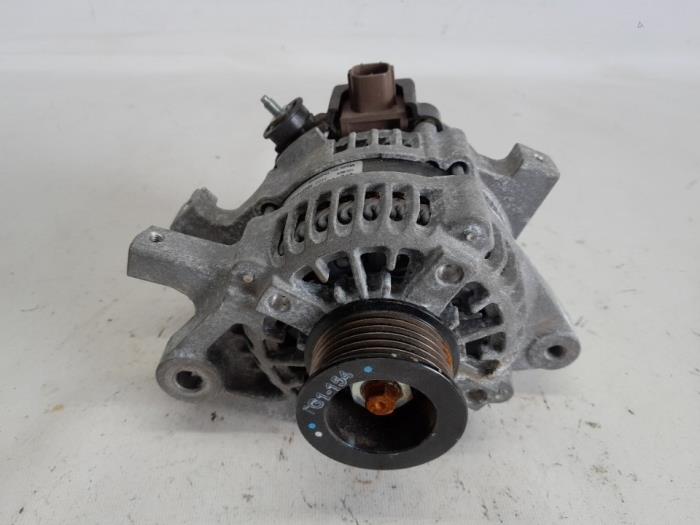 Begagnade Dynamo Toyota Yaris II (P9) 1.33 16V Dual VVT-I Pris € 52,50 Marginaltabell erbjuds av Reclycar De Boer BV