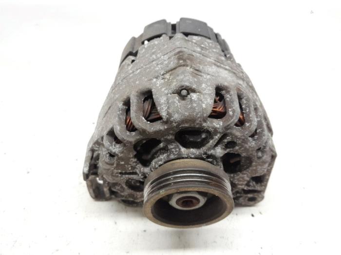 Begagnade Dynamo Renault Twingo (C06) 1.2 Pris € 36,75 Marginaltabell erbjuds av Reclycar De Boer BV