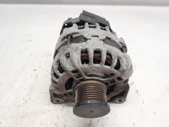 Usagé Dynamo Renault Clio IV Estate/Grandtour (7R) 0.9 Energy TCE 12V Prix € 54,60 Règlement à la marge proposé par Reclycar De Boer BV