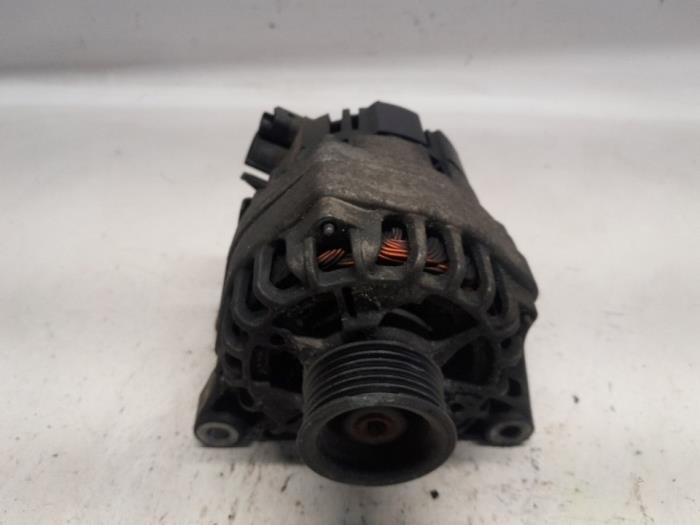 Begagnade Dynamo Peugeot 206 (2A/C/H/J/S) 1.4 XR,XS,XT,Gentry Pris € 33,60 Marginaltabell erbjuds av Reclycar De Boer BV