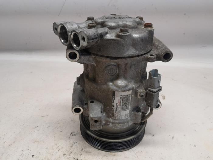 Używane Pompa klimatyzacji Renault Modus/Grand Modus (JP) 1.6 16V Cena € 33,60 Procedura marży oferowane przez Reclycar De Boer BV