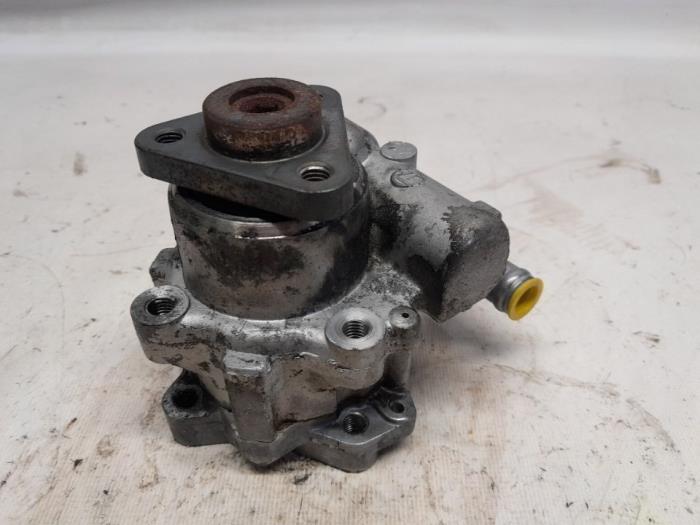 Usagé Pompe de direction Audi A4 (B6) 2.4 V6 30V Prix € 89,25 Règlement à la marge proposé par Reclycar De Boer BV