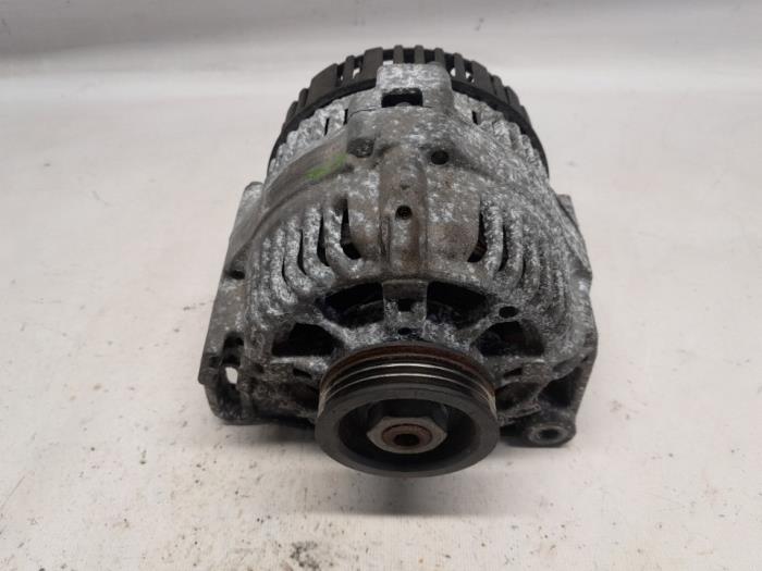 Begagnade Dynamo Renault Twingo (C06) 1.2 Pris € 25,20 Marginaltabell erbjuds av Reclycar De Boer BV