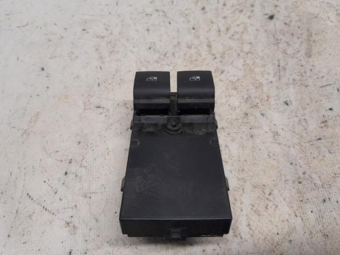 Usados Interruptor de ventanilla eléctrica Opel Meriva (B) 1.4 Turbo 16V ecoFLEX Precio € 15,75 Norma de margen ofrecido por Reclycar De Boer BV