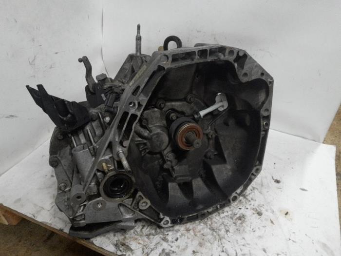 Gebrauchte Getriebe Renault Clio III (BR/CR) 1.4 16V Preis € 157,50 Margenregelung angeboten von Reclycar De Boer BV