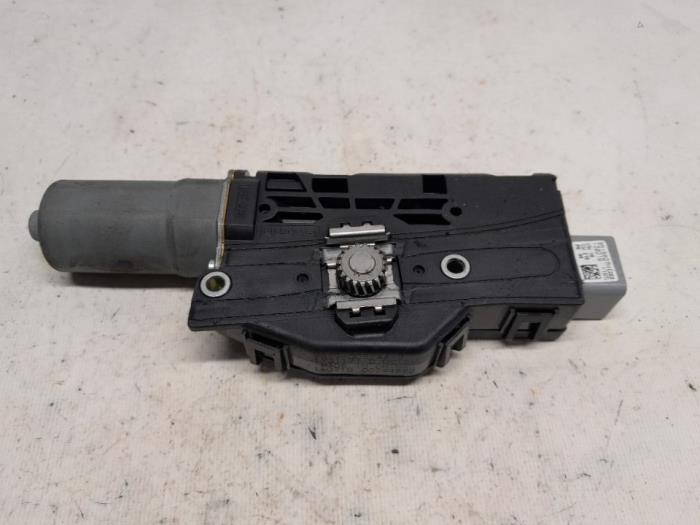 Używane Silnik szyberdachu Alfa Romeo Stelvio (949) 2.0 T 16V Q4 Cena € 121,80 Procedura marży oferowane przez Reclycar De Boer BV