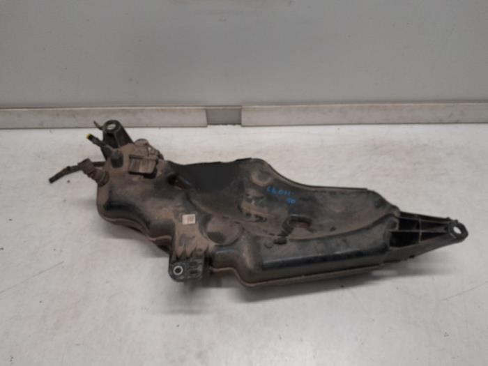 Gebrauchte Adblue Tank Seat Leon (5FB) 2.0 TDI Ecomotive 16V Preis € 157,50 Margenregelung angeboten von Reclycar De Boer BV