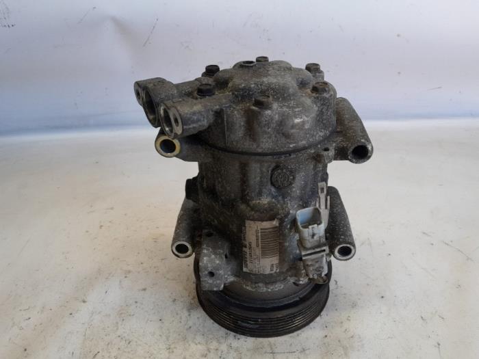 Gebrauchte Klimapumpe Renault Clio III (BR/CR) 1.4 16V Preis € 28,35 Margenregelung angeboten von Reclycar De Boer BV