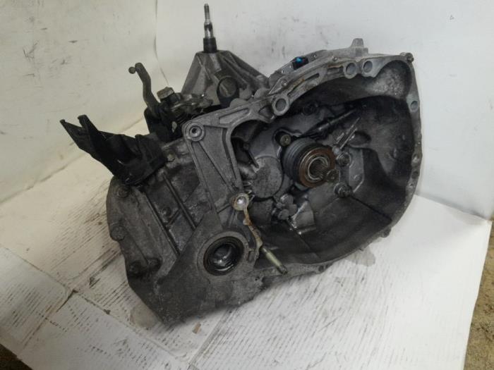 Usagé Boîte de vitesse Renault Clio III (BR/CR) 1.2 16V 65 Prix € 210,00 Règlement à la marge proposé par Reclycar De Boer BV