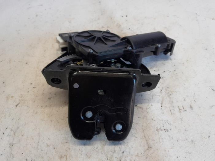 Begagnade Motor, baklucka Renault Symbioz (RJB) 1.6 E-Tech Full Hybrid 145 Pris € 105,00 Marginaltabell erbjuds av Reclycar De Boer BV