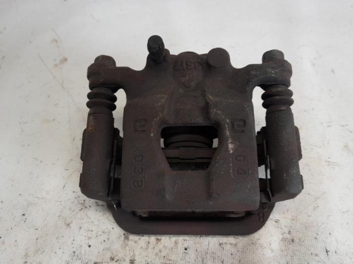 Gebrauchte Bremszange links hinten Nissan Qashqai (J10) 2.0 dCi 4x4 Preis € 36,75 Margenregelung angeboten von Reclycar De Boer BV