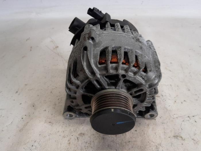 Begagnade Dynamo Peugeot 208 II (UB/UH/UP) 1.2 Vti 12V PureTech 75 Pris € 52,50 Marginaltabell erbjuds av Reclycar De Boer BV