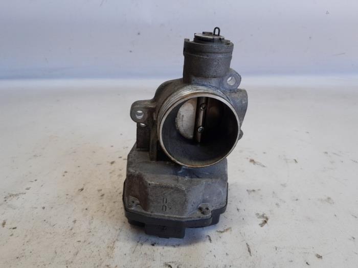 Gebrauchte Drosselklappengehäuse Peugeot 206 (2A/C/H/J/S) 1.4 XR,XS,XT,Gentry Preis € 37,80 Margenregelung angeboten von Reclycar De Boer BV