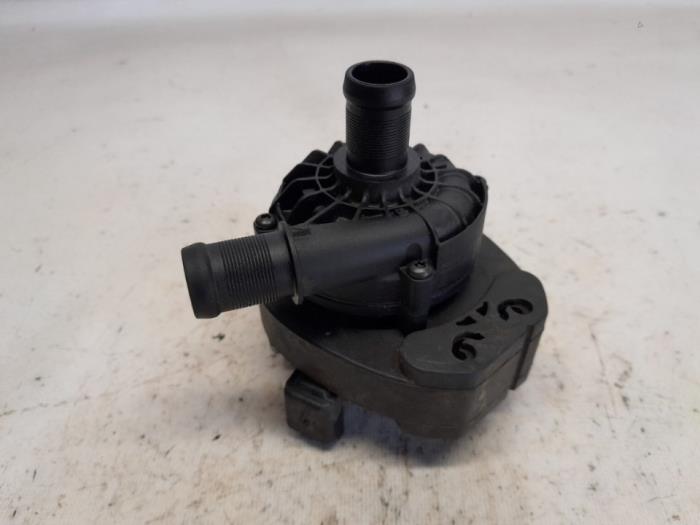 Begagnade Vattenpump Renault Symbioz (RJB) 1.6 E-Tech Full Hybrid 145 Pris € 105,00 Marginaltabell erbjuds av Reclycar De Boer BV