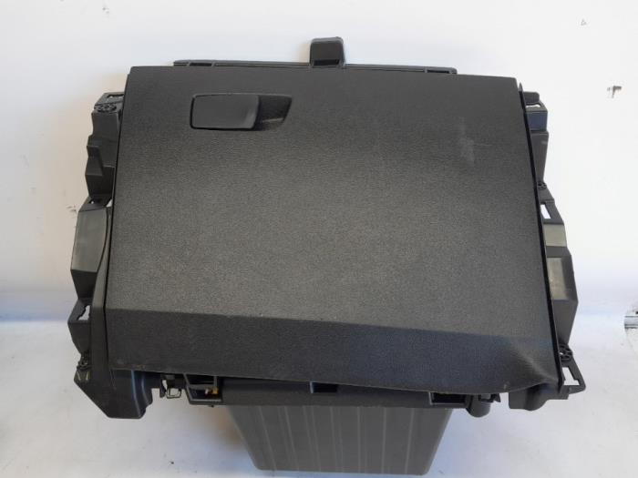 Begagnade Handskfack Renault Symbioz (RJB) 1.6 E-Tech Full Hybrid 145 Pris € 54,60 Marginaltabell erbjuds av Reclycar De Boer BV