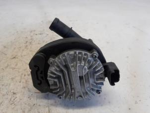 Pompe à eau d'un Renault Symbioz (RJB) 1.6 E-Tech Full Hybrid 145 2025