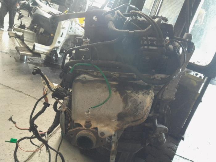 Używane Silnik Renault Clio III (BR/CR) 1.2 16V 65 Cena € 210,00 Procedura marży oferowane przez Reclycar De Boer BV