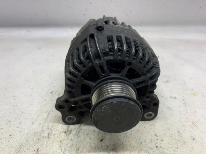 Begagnade Dynamo Volkswagen Caddy III (2KA,2KH,2CA,2CH) 1.9 TDI Pris € 33,60 Marginaltabell erbjuds av Reclycar De Boer BV