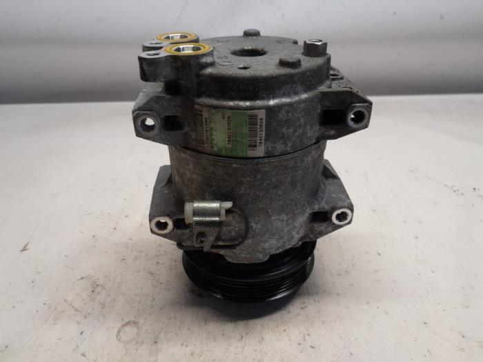 Usagé Pompe clim Volvo V70 (SW) 2.4 D5 20V Prix € 105,00 Règlement à la marge proposé par Reclycar De Boer BV