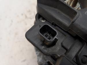 Dynamo van een Renault Modus/Grand Modus (JP) 1.6 16V 2005