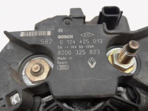 Dynamo van een Renault Modus/Grand Modus (JP) 1.6 16V 2005