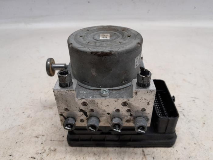 Usagé Pompe ABS Opel Corsa F (UB/UH/UP) 1.2 Turbo 12V 100 Prix € 137,55 Règlement à la marge proposé par Reclycar De Boer BV
