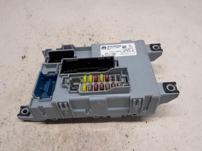 Begagnade Säkringsbox Fiat Panda (312) 1.0 Hybrid Pris € 131,25 Marginaltabell erbjuds av Reclycar De Boer BV