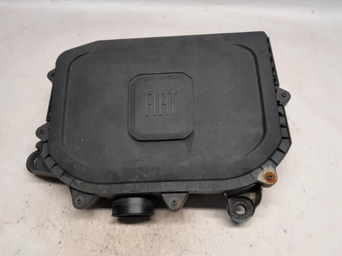 Begagnade Luftfilterhus Fiat Panda (312) 1.0 Hybrid Pris € 75,60 Marginaltabell erbjuds av Reclycar De Boer BV