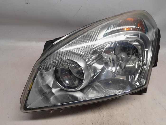 Używane Reflektor lewy Nissan Qashqai Cena € 262,50 Procedura marży oferowane przez Reclycar De Boer BV